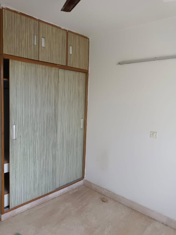 2 BHK + 1 Semi-Furnished Flats in Janakpuri, Delhi
