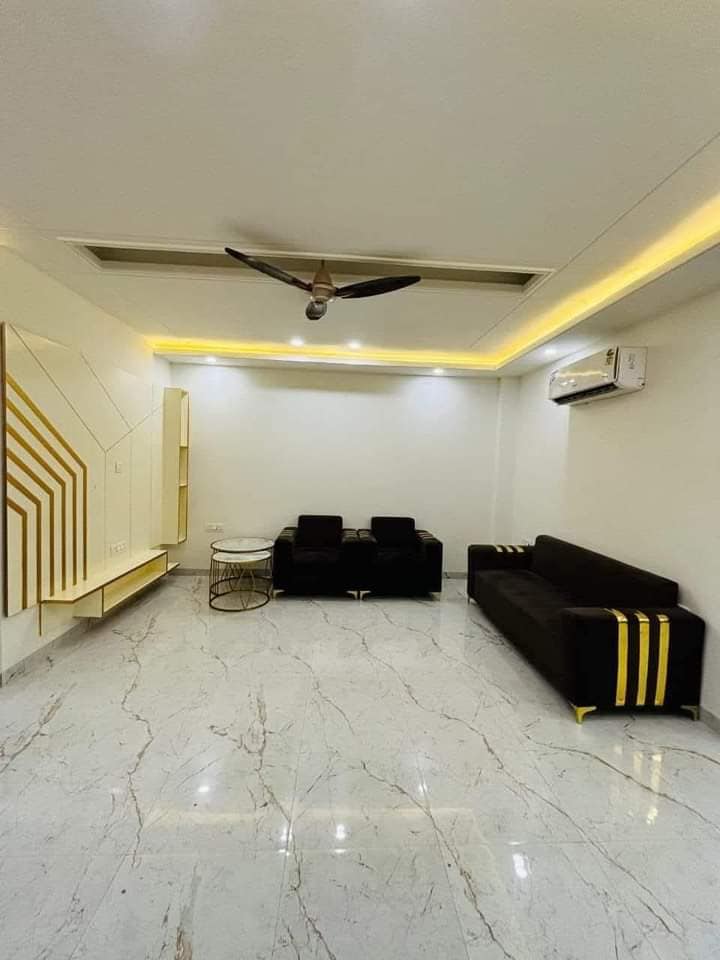 2 BHK Semi-Furnished Flat in Sector 52, Gurugram