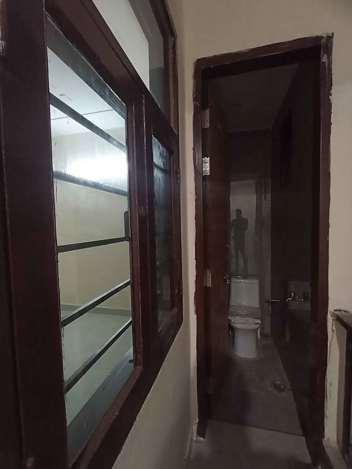3 BHK Semi-Furnished Apartment for Rent in Mohan Garden, New Delhi