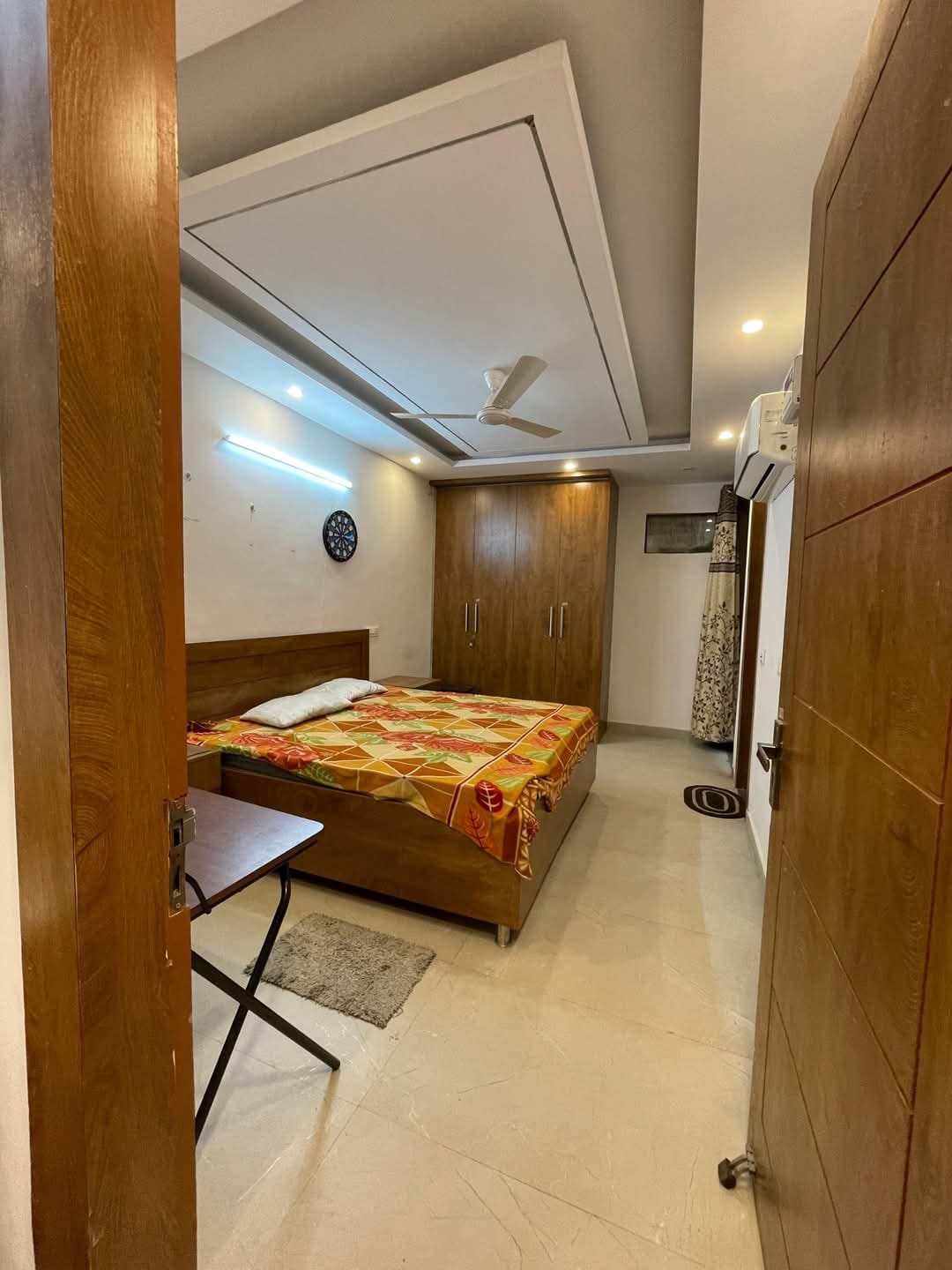 3 BHK Semi-Furnished Flats in Mahavir Enclave, Delhi